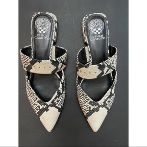 Vince Camuto Mules black/white snake skin
